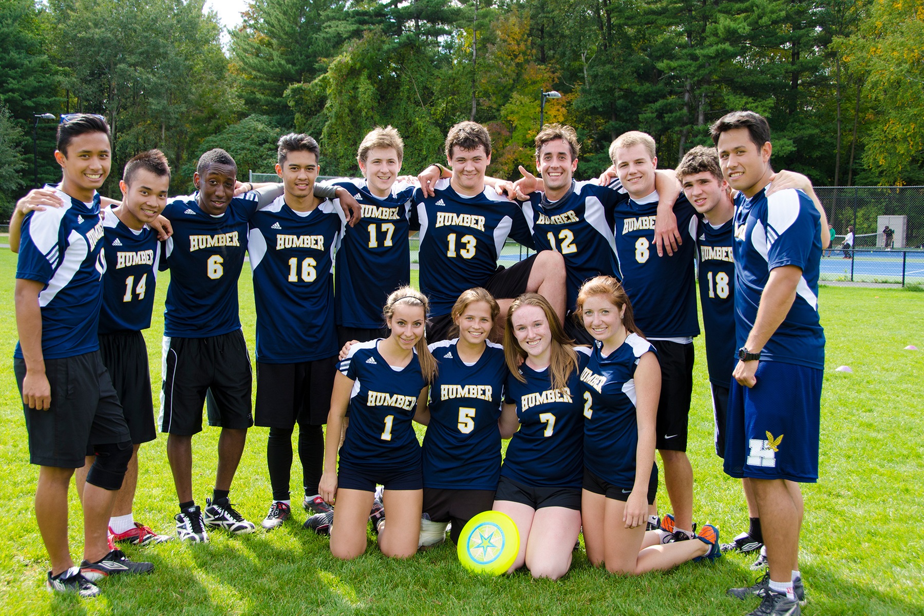 Ultimate frisbee team photo
