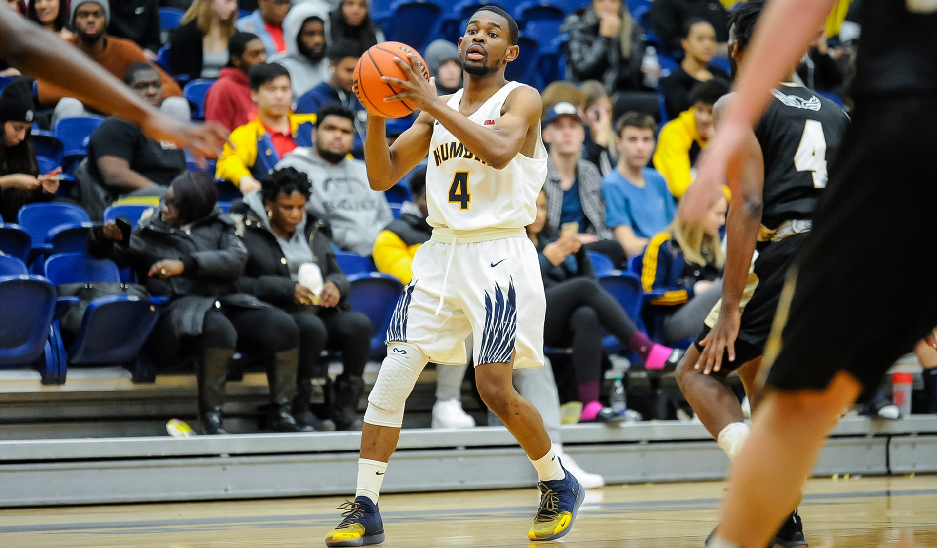 No. 2 MEN'S BASKETBALL TAKE WIN STREAK TO SAULT