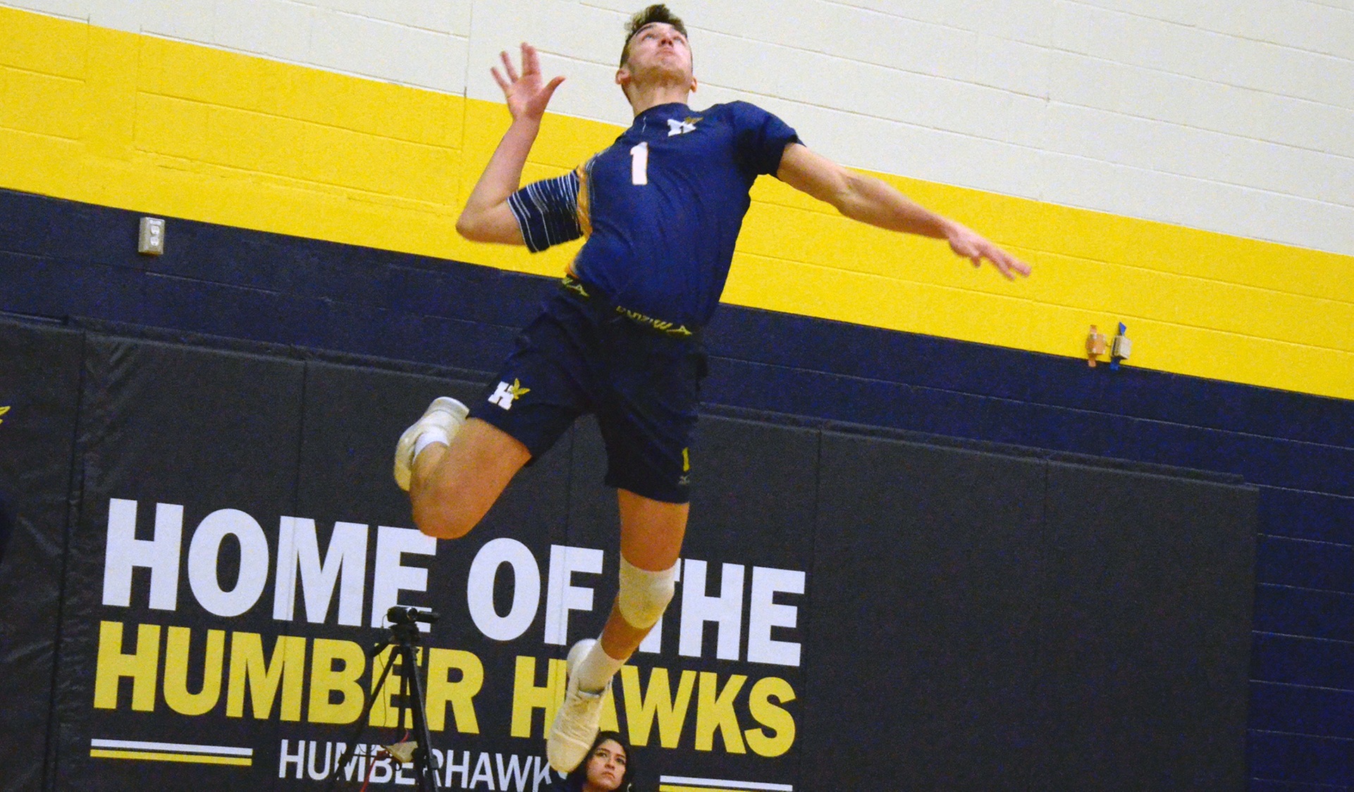 MEN'S VOLLEYBALL ENTERTAIN ALUMNI IN ANNUAL PRE-SEASON TILT