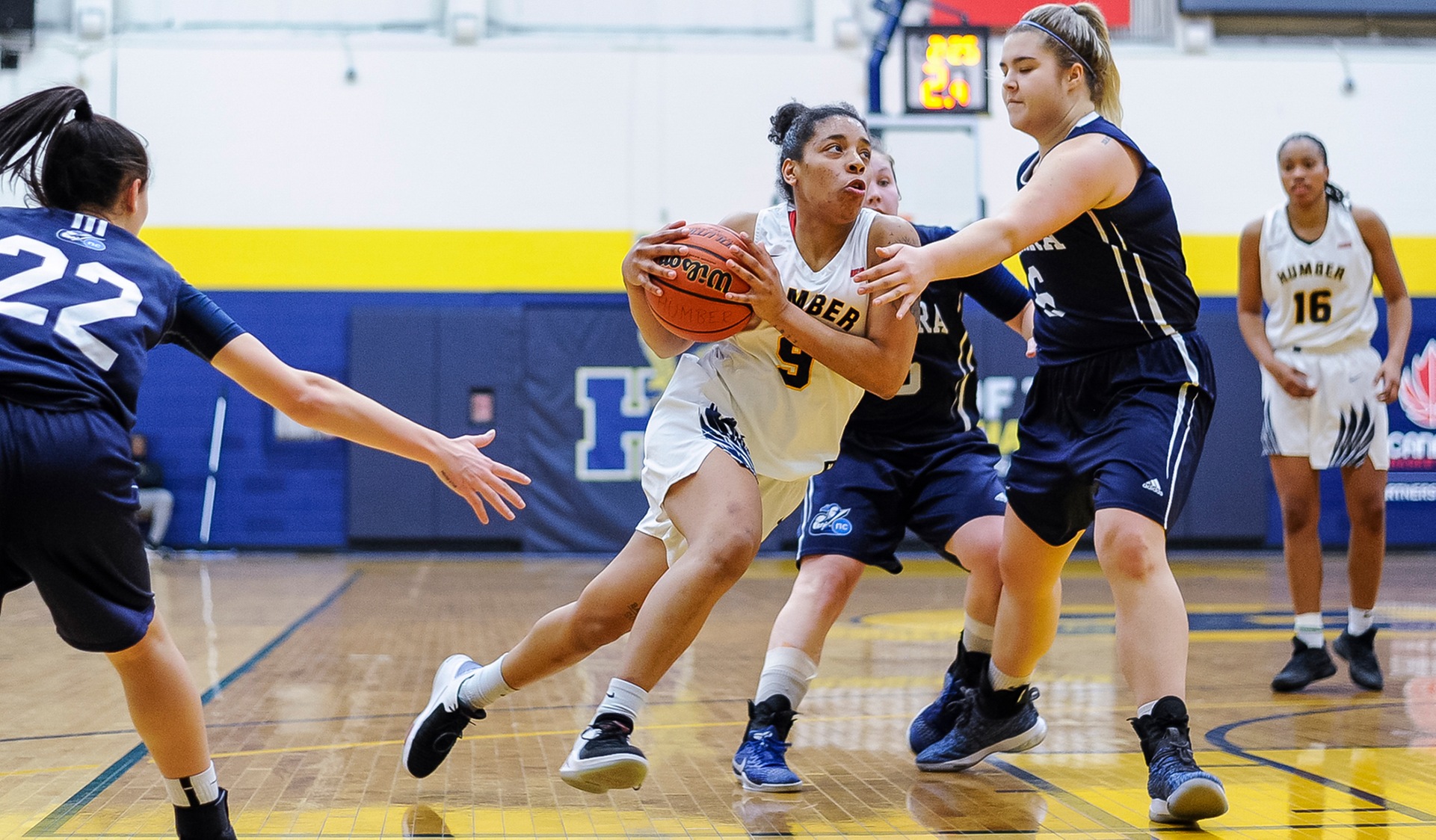 No. 11 WOMEN'S BASKETBALL DOWNS NIAGARA, 67-54